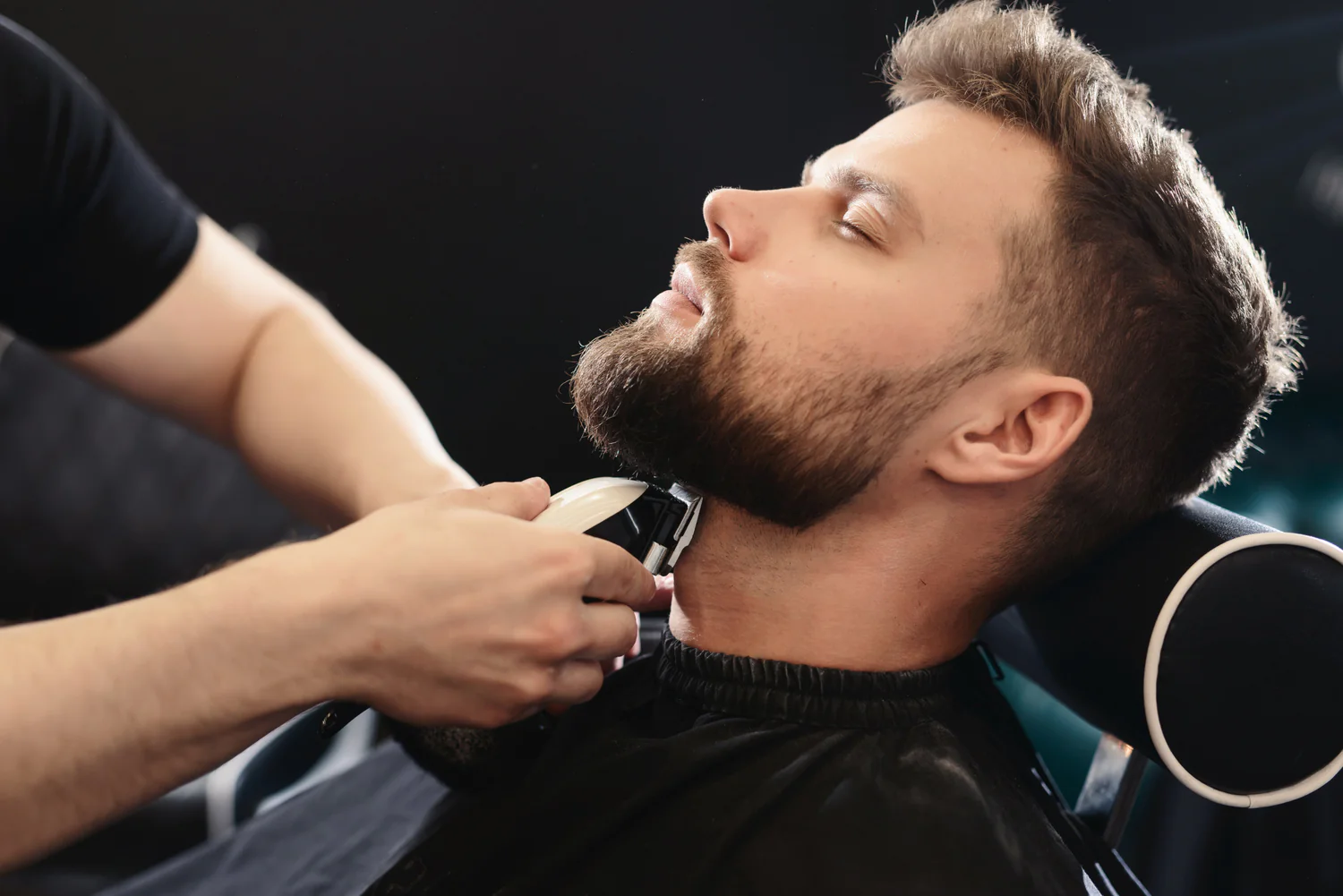 Home barberian beard trim